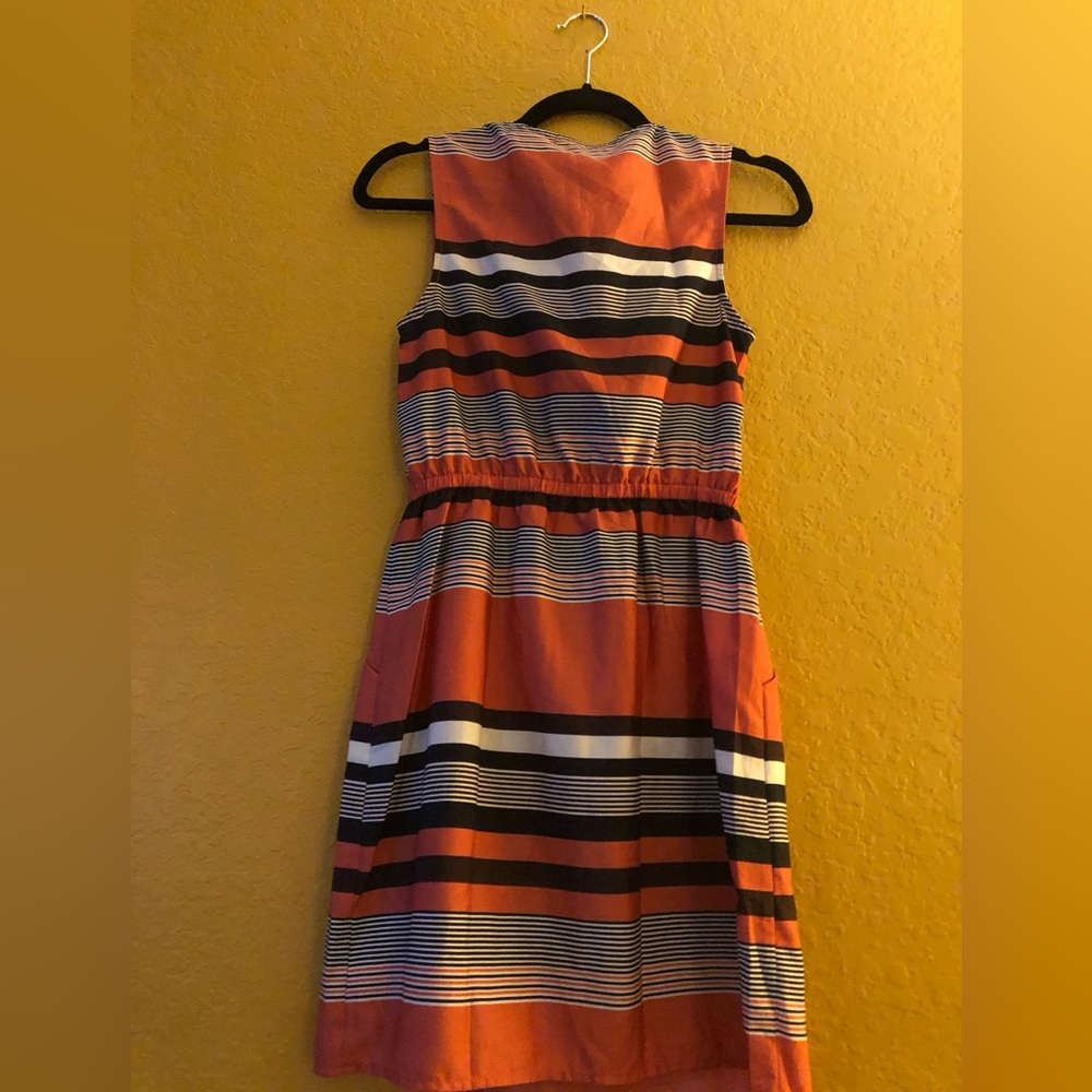 Small Women’s Bebop dress w/pockets beautiful collar detail . - Picture 3 of 4